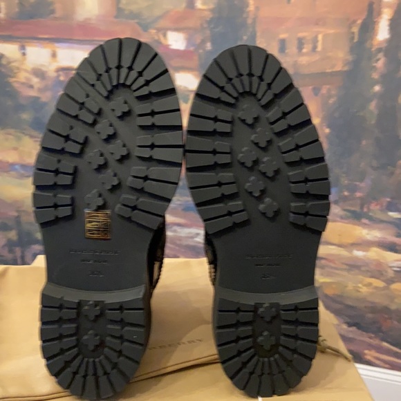 **SOLD** BURBERRY 🖤 - Picture 9 of 16